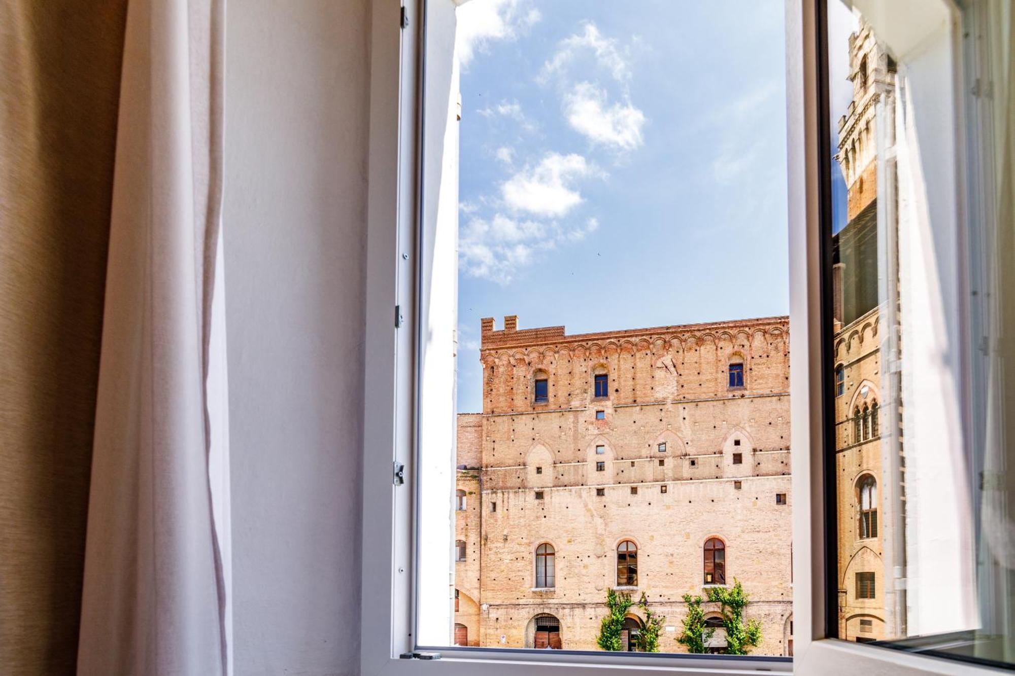 Charme Centro Storico Apartment Siena
